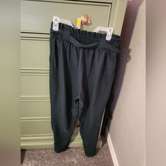 Cute paperbag pants never worn - Picture 7 of 14